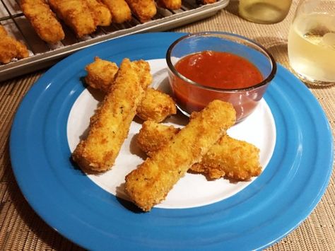 Fried Mozzarella Sticks, Cheese Sticks Recipe, Pepperjack Cheese, Cheesy Food, Chicken Fingers Baked, Bacon Cheese Dips, Fried Mozzarella, Cheese Pickles, Fried Peppers