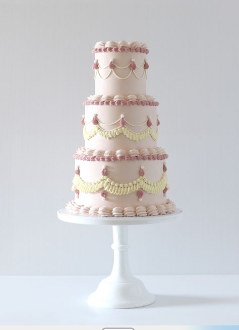 Cake Designs 3 Tier, Live References, Wedding Cakes Naked, Wedding Cake Marble, Three Tiered Cake, Chocolate Wedding Cakes, Lambeth Cake, Quince Cakes, Bolo Vintage