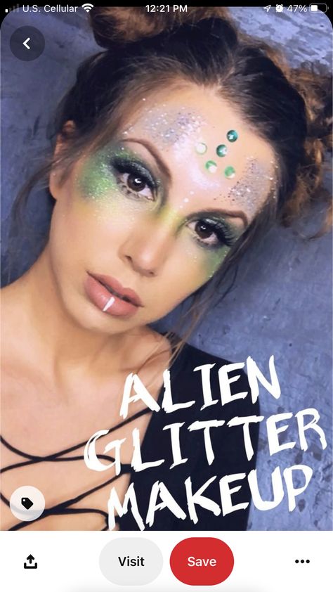 Alien Eye Makeup, Eyes Glitter Makeup, Alien Costume Women, Alien Halloween Makeup, Alien Make-up, Alien Halloween Costume, Party Ideas For Women, Halloween Make-up Looks, Alien Makeup