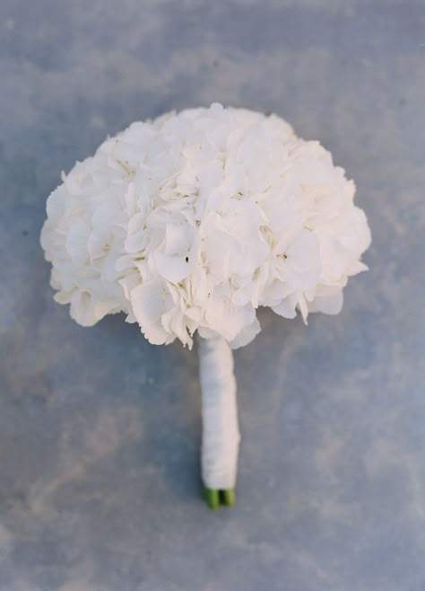 Small White Hydrangea Bouquet, Hydrangea White Wedding, Hydrangea White Bouquet, Bouquet Wedding Hydrangea, White Rose And Hydrangea Bridal Bouquet, White Hortensia Bouquet, Babysbreath Hydrangea Bouquet, White Hydrangea Bridesmaid Bouquet, Simple Hydrangea Bouquet