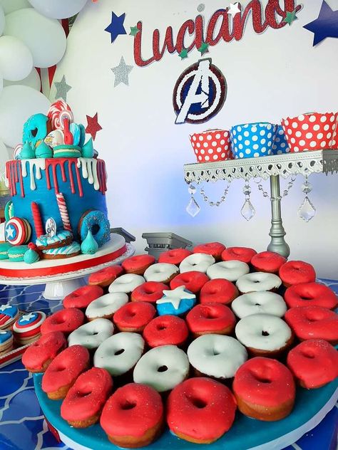 Marvel 1st Birthday Party Ideas, Marvel Theme Party Decoration, Avengers First Birthday Party, Captain America Themed Birthday Party, Captain America Birthday Decorations, Marvel Party Ideas Decoration, Avengers Party Ideas Decoration, Captain America Party Decorations, Captain America Party Ideas