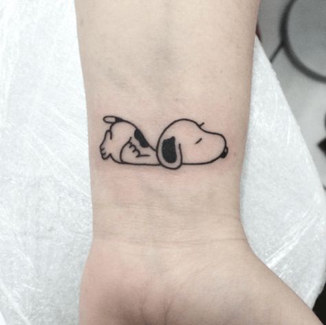 Tattoo For Baby Girl, Snoopy Tattoo, Cartoon Tattoos, Wrist Tattoo, Elegant Tattoos, Disney Tattoos, 자수 디자인, Dog Tattoo, Trendy Tattoos