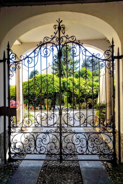 Gothic Fence Ideas, Gothic Fence, Gothic Gate, Iron Main Gate Design, Wrought Iron Doors Front Entrances, Patio Gates, Modern Main Gate Designs, Gate Design Ideas, Wrought Iron Garden Gates