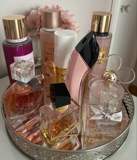 Girly Perfume, Perfume Decor, Perfume Stand, Expensive Perfume, Perfume Display, Perfume Organization, Fragrances Perfume Woman, Perfume Collection Fragrance, Body Smells