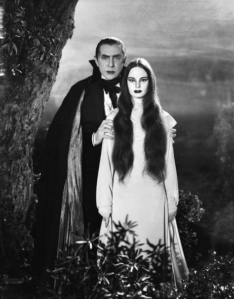 Bela Lugosi and Carol Borland in “Mark of the Vampire” 1935 Mark Of The Vampire, Vampire Movies, Bela Lugosi, Isla Fisher, Vampires And Werewolves, Famous Monsters, Film Horror, Retro Horror, Nick Cave