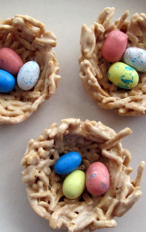 Easter Birds Nest Treats, Classroom Recipes, Edible Bird's Nest, Birds Nest Cookies, Easter Birds Nest, Melted Marshmallow, Easter Egg Nest, Easter Party Food, Peanut Butter Marshmallow