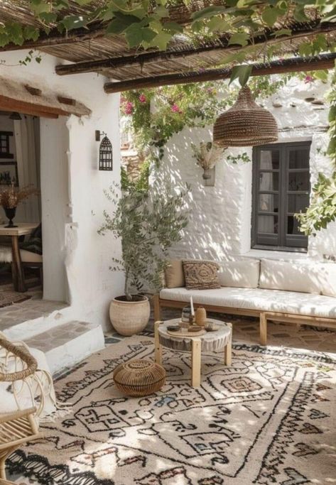 Boho Front Yard Ideas, Coastal Mediterranean Exterior, Boho Deck Decor, Boho Patio Ideas Outdoor Spaces, Boho Chic Patio, Farmhouse Patio Ideas, Farmhouse Outdoor Patio, Rustic Outdoor Patio, Boho Exterior