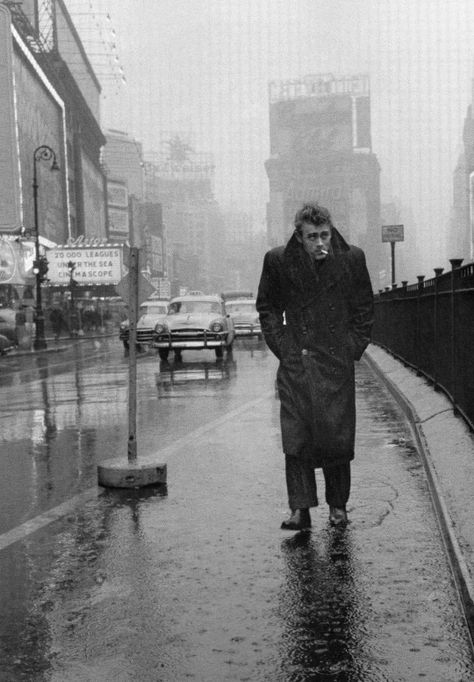 James Dean in Times Square, 1955. Photographed by Roy Schatt. Dennis Stock, James Dean Photos, Jimmy Dean, Magnum Photos, James Dean, Classic Hollywood, In The Rain, Old Hollywood, The Rain