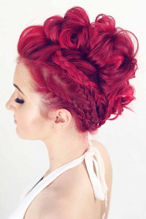 Mohawk Women, Trendy Hairdos, Mohawk Updo, Braided Mohawk, New Hair Styles, Hair Charms, Mohawk Braid, Mohawk Hairstyles, Top Hairstyles