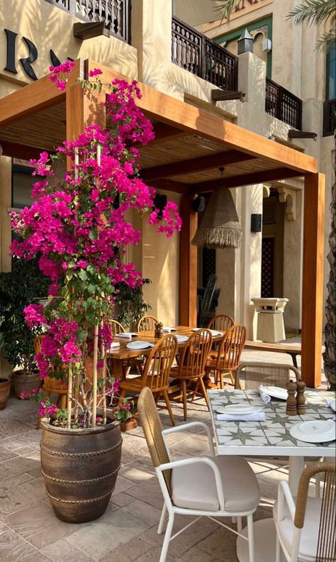 Bougainvillea Pergola Patio, Pergola Bougainvillea, Potted Bougainvillea Ideas, Bougainvillea Backyard, Bougainvillea Pergola, Modern Home Outdoor, Bougainvillea Trellis, Garden Design Home, House Garden Design