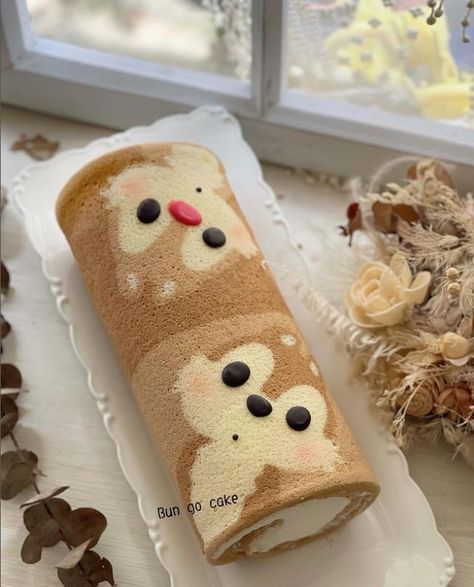 Swiss Roll Cakes, Food Photography Dessert, Dog Bread, Pastel Cakes, Patterned Cake, Food Illustration Art, Images Kawaii, Swiss Roll, Crazy Cakes