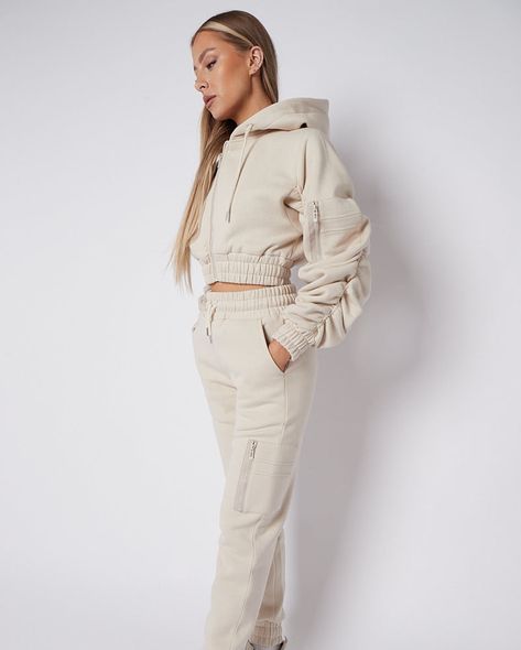 Cream tracksuit with ruched sleeves✨ Shop more tracksuits like this at Style It Easy - link in bio 🔗 worldwide shipping🌍 10% off first orders☁️ free uk shipping on orders over £25🇬🇧 • • • Follow for more weekly drops and discounts 🫶🏼 #streetwear #tracksuit #fashion #ootd #outfitoftheday #hoodie #streetstyle #outfitideas #fashioninspo Cream Tracksuit, Hoodie With Zip, Streetwear Tracksuit, Tracksuit Fashion, Tracksuit Set, Dove Grey, Fashion Icon, Looking Good, Bold Fashion