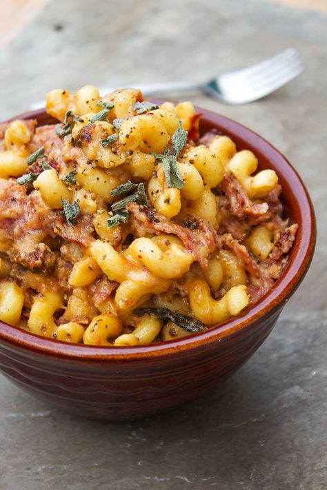 Italian Mac & Cheese | Horses & Heels | comfort food, pasta recipes Salami Recipes, Macaroni Cheese, Pasta Pasta, Ultimate Comfort Food, Mac N Cheese, Low Calorie Recipes, Cheese Recipes, Om Nom, What's For Dinner