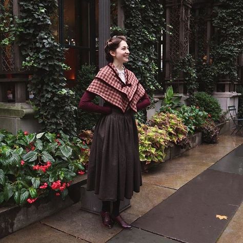 30 Stunning Historical Dresses Recreated By ‘Extremely Outdated Fashion Blogger’ Edwardian Fashion Modern, Memade Wardrobe, Bernadette Banner, Dresses Hanging, Feminine Modesty, Gaun Abad Pertengahan, Clothing Aesthetics, Historical Costuming, History Bounding