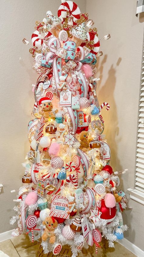 Candy Gingerbread Christmas Tree, Sweet Theme Christmas Tree, Gingerbread House Christmas Tree Ideas, Candy Shop Christmas Tree, Sweet Themed Christmas Tree, Ginger Bread Theme Christmas Tree, Peppermint Gingerbread Christmas Tree, Sweet Treats Christmas Tree, Candy Theme Tree