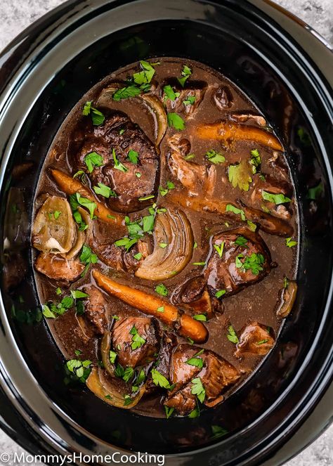 Beef Shank Slow Cooker, Beef Shank Stew, Beef Shank Recipe, Braised Beef Recipes, Beef Roast Crock Pot, Red Wine Beef, Slow Cooker Roast Beef, Classic Beef Stew, Beef Shank