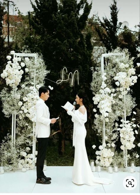 [PaidLink] 86 Great Wedding Backdrop Design Simple Outdoor Ideas To Copy In No Time #weddingbackdropdesignsimpleoutdoor White Floral Pillars, Wedding Backdrop Design Simple, Outdoor Weeding, Modern Wedding Arch, Wedding Backdrop Ceremony, Ceremony Backdrop Indoor, White Wedding Arch, Engagement Event, White Wedding Ceremony