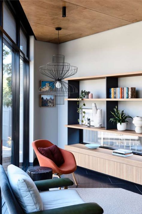 Located in a tight urban pocket of Toorak, the constraints of this 200 sqm triangular-shaped site would have deterred many. However, the property owners and architects of Molecule Studio saw the compact site and its restrictions as an opportunity to create a contemporary family home that strongly referenced its environment. #familyhome #contemporarydesign #renovation #naturalstone #interiordesign Triangular Room, Triangle Living Room, Triangle House, Office Chalkboard Ideas, Australian Interior Design, Interior Design Awards, Visual Research, Town House, Australian Homes