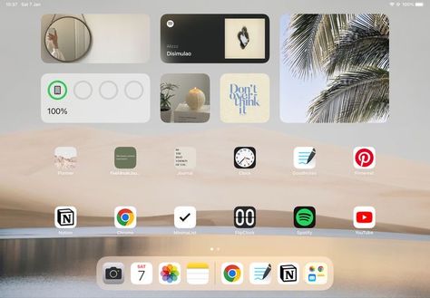 I Pad Organization Wallpaper, Ipad Home Screen Asthetic, Dark Green Ipad Background, Aesthic Ipad Homescreen, Modern Ipad Home Screen, Ipad Wallpaper Aesthetic Ios 16, School Home Screen Ideas, Ios16 Homescreen Ideas Ipad, Aesthetic Ipad Homescreens