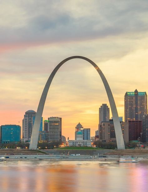 Today, the Gateway Arch is one of the most recognizable landmarks in the U.S. Eero Saarinen Architecture, Missouri Landscape, St Louis Skyline, St Louis Arch, Great Places To Travel, Family Summer Vacation, Printing Pictures, Gateway Arch, Landmark Buildings