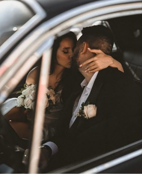 Bride Getting Out Of Car, Wedding Car Pictures, Classic Car Wedding, Car Engagement Photos, Vintage Engagement Photos, Wedding Photo List, Courthouse Wedding Photos, Funny Wedding Pictures, Car Wedding