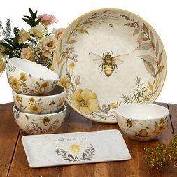 Bee Dinnerware, Honey Bee Kitchen Decor, Farmhouse Bee Decor, Bee Kitchen Theme, Honey Bee Kitchen, Bee Kitchen Decor, Bee Plates, Bee Business, Bee Kitchen