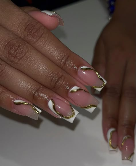 Fall Chrome Nail Colors 2023, Graduation Nail Ideas Short, Short Chrome Nails Designs, Nails French Tip Chrome, Chrome Nails Spring, Nails Black Chrome, Milky White Chrome Nails, Chrome Nails Black, Chrome Nails Purple