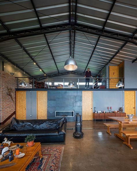 Industrial Warehouse Home, Warehouse Renovation, Warehouse Interior, Warehouse Loft, Warehouse Living, Warehouse Home, Country Modern Home, Steel Frame House, House Redesign