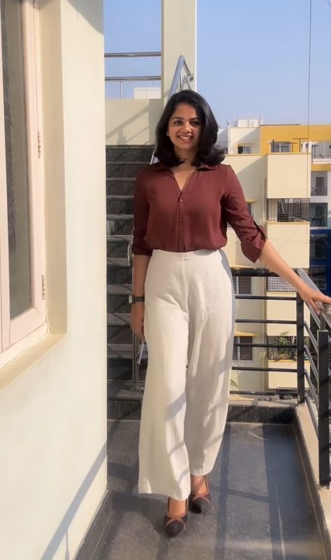 Casual Indian Office Wear, Work Outfits Indian Women, Indian Business Casual Outfits For Women, Office Outfit Indian Women, Intern Office Outfit, Women Work Wear Office Outfits, Middle Age Woman Outfit, Indian Office Outfits Women, Middle Aged Woman Outfit