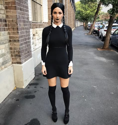 Wednesday Cosplay, Fall Maxi Skirt Outfits, Modest Street Fashion, Wednesday Costume, Wednesday Addams Costume, Maxi Skirt Fall, Legs Outfit, Wednesday Adams, Halloween Costume Outfits