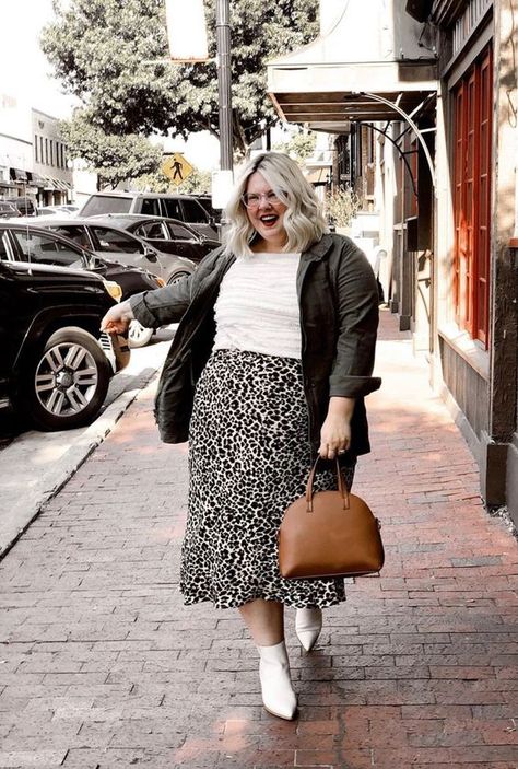 Discover 2024's Plus-Size Spring Wardrobe: Chic, Comfy & Casual Outfits Plussize Outfit Ideas Spring, Super Plus Size Outfits, Hot Weather Outfits Plus Size, Plus Size Minimalist Outfits, Meet The Parents Outfit, Fat Outfits, Comfy Casual Summer Outfits, Plus Size Herbst, Plus Size Ootd