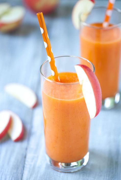 Apples and carrots combine with a touch of ginger to make a delicious and healthy smoothie. Carrot Ginger Smoothie, Apple Nutrition Facts, Smoothie Benefits, Immune Boosting Smoothie, Pink Lady Apples, Nutribullet Recipes, Ginger Smoothie, Grape Salad, Smoothies For Kids