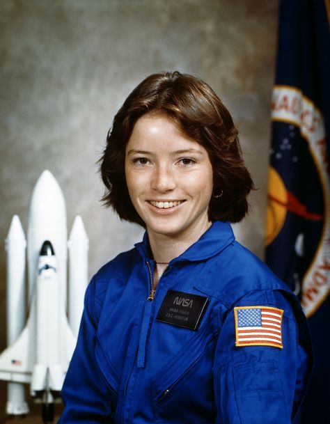 Anna Fisher - 1979 Anna Fisher, First Female Astronaut, Female Astronaut, Cool Looking People, Simone Veil, Space Shuttle Challenger, Nasa Photos, Women In Science, Anna Lee