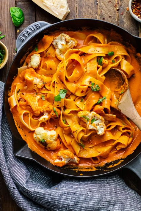 You'll love every bite of this creamy cauliflower pasta tossed with a vibrant red pepper sauce! This vegan dinner is loaded with so much flavor and is beyond easy to prepare. You'll need just a handful of pantry staples to make this delicious date night pasta! | asimplepalate.com #pasta #vegan #dinner Roasted Cauliflower Pasta, Cauliflower Sauce, Cauliflower Pasta, Pepper Sauce Recipe, Red Pepper Pasta, Italian Dinner Recipes, Noodle Recipe, Red Pepper Sauce, Creamy Cauliflower