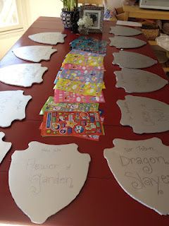 Decorating shields and other knight party ideas. [Ethan's 6th birthday party] Knight Party Ideas, Dragons Birthday Party, Brave Birthday Party, Knights Party, Knight Birthday Party, Knight Birthday, Zelda Party, Dragon Birthday Party, Knights And Dragons