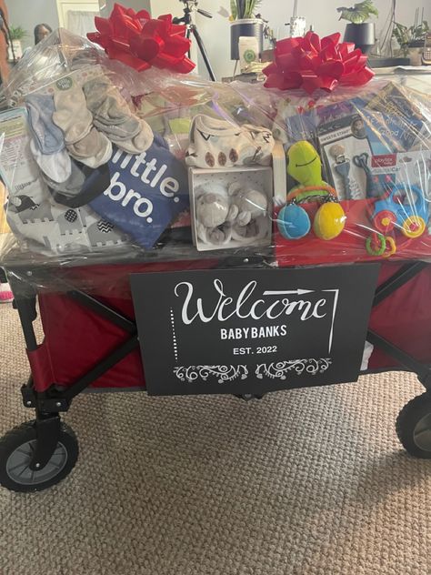 Baby Shower Caddy Gift Ideas, Baby Shower Wagon Gift Basket, Welcome Wagon Baby Shower Gift, Wagon Baby Shower Gift, Baby Boy Shower Gifts Basket, Creative Baby Gifts, Dad Gifts Basket, Lucas Baby, Creative Baby Shower Gifts