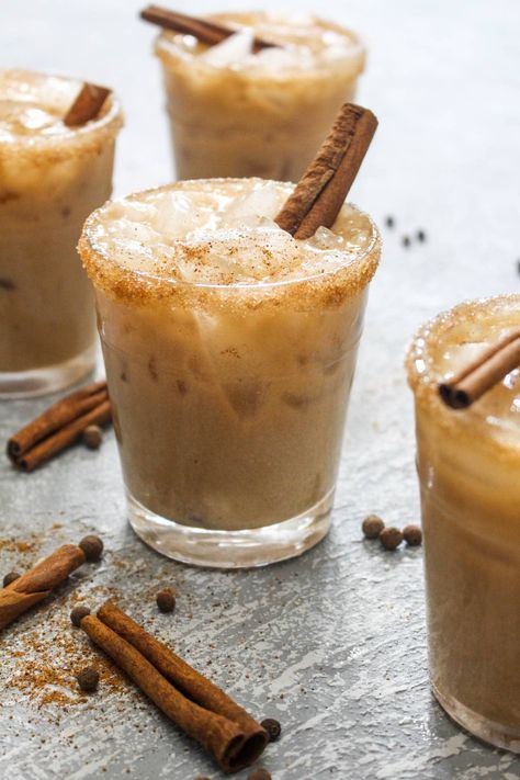 Amaretto Drinks, White Russian Recipe, Kahlua Drinks, Making Drinks, White Russian Recipes, Drinks Ideas, Spiced Apple Cider, Homemade Almond Milk, White Russian