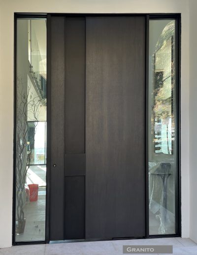 Villa Doors Entrance, Pivot Doors Entry Modern Iron, Modern Steel Front Door, Modern House Entrance Door, Pivot Doors Entry Modern, Entry Door Design Modern, Luxury House Entrance Door, Entrance Door Modern, Wood Pivot Door