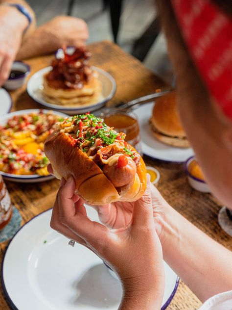 Hot Dog Photography Food Styling, Hot Dog Food Photography, Hot Dog Photoshoot, Hot Dogs Photography, Hot Dog Pictures, Hot Dog Photography, Burger Photoshoot, Hotdog Sandwich, Easy Burgers