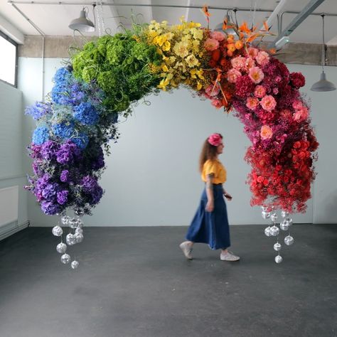 Rainbow Wedding Ideas, Rainbow Wedding Theme, Pride Wedding, Rainbow Backdrop, Modern Rainbow, Flower School, Flower Installation, Rainbow Wedding, Rainbow Decorations