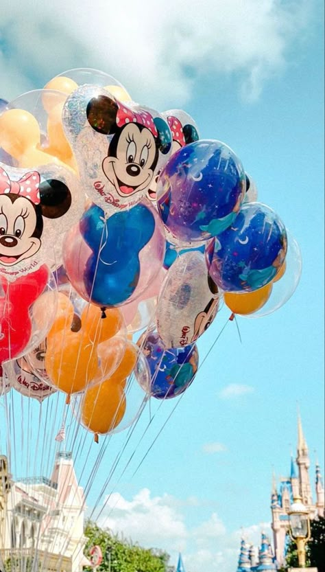 Disney Balloon Picture, Disney Balloons Wallpaper, Disney World Balloons, Disney Balloon, Disney World Aesthetic, Disneyland Parks, Orlando Photos, Disney Balloons, Disney World Rides