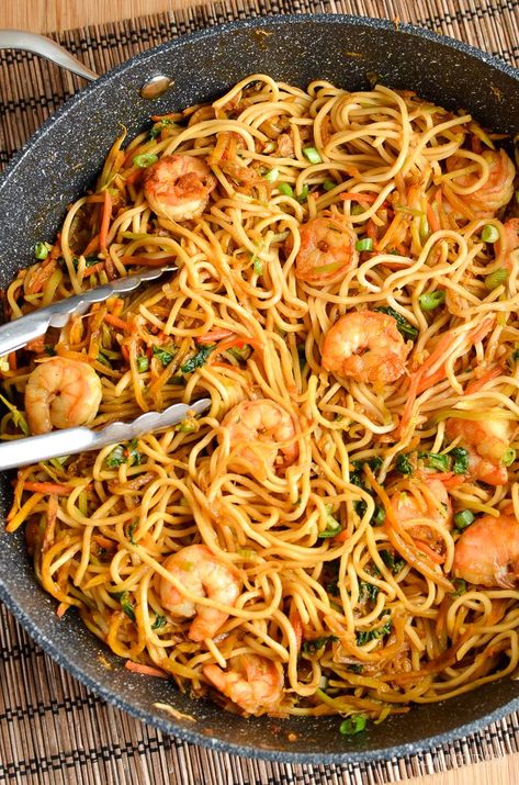 Prawn Noodles, Chilli Prawns, Prawn Dishes, Fakeaway Recipes, Healthy Salmon Recipes, Prawn Recipes, Sweet Chilli Sauce, Sweet Chilli, World Recipes