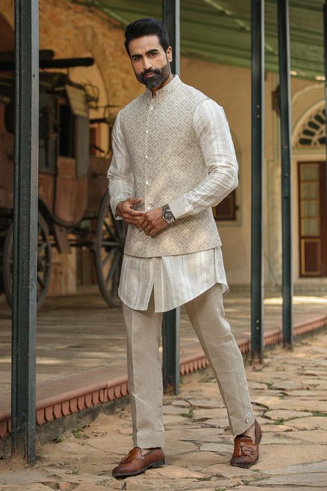 Buy Beige Bandi And Kurta: 60 Lea Reversible Moroccan Bundi & Set For Men by Raw & Rustic by Niti Bothra Online at Aza Fashions. Mens Ethnic Wear Wedding, Pakistani Mens Shalwar Kameez, Niti Bothra, India Fashion Men, Indian Wedding Suits Men, Kurta And Pants, Indian Wedding Clothes For Men, Sleeveless Kurta, Cream Outfit