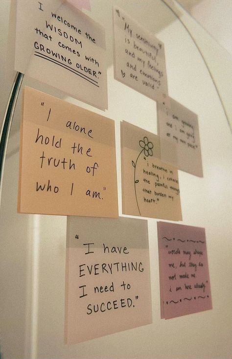 Notes Of Affirmation, Motivation Room Ideas, Affirmations Room Decor, Good Energy Bedroom, Positive Affirmation Sticky Notes, Sticky Note Affirmations Mirror, Bathroom Mirror Affirmations, Mirror Affirmations Bathroom, Mirror Affirmations Sticky Notes