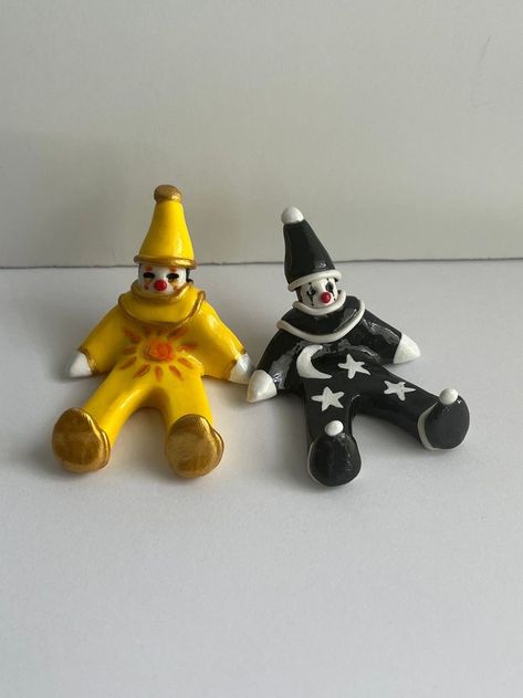 Clown Clay Art, Things Made Of Clay, Clay Clown, Fancy Collar, Clay Items, Sculpture Art Clay, Sculptures Céramiques, Clay Stuff, Clay Diy Projects