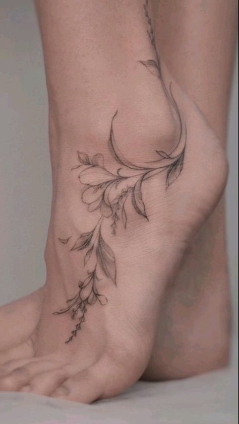 Foot Arch Tattoo, White Flower Tattoos, Flower Vine Tattoos, Classy Tattoos For Women, Cute Foot Tattoos, Lower Leg Tattoos, Future Tattoo Ideas, Anklet Tattoos, Foot Tattoos For Women