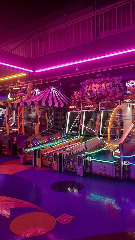 Y2k Places Aesthetic, Pink Arcade Aesthetic, Arcades Aesthetic, Arcade Aesthetic Wallpaper, Arcade Date Aesthetic, Arcade Background, Arcade Core, Arcade Wallpaper, Aesthetic Arcade