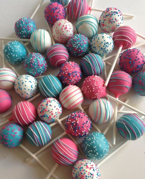 Simple Cake Pop Designs, Sweet Treats Decorations, Cake Pops For Birthday, Cake Pops Drizzle, Creative Cake Pops Ideas, Cake Pop Photoshoot, Girly Cake Pops, Cake Pops Summer, Pink And Blue Cake Pops