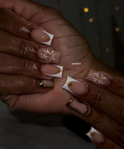 Gold Chrome Flower Nails, Short Nails Fall Ideas, French Tip Natural Nails With Design, Textured Nails Design, White Nails Gold Accent, Short Birthday Nail Designs, Dope Nail Designs Fall 2024, Shorties Nails Fall Colors, Short Nails Ideas Acrylic