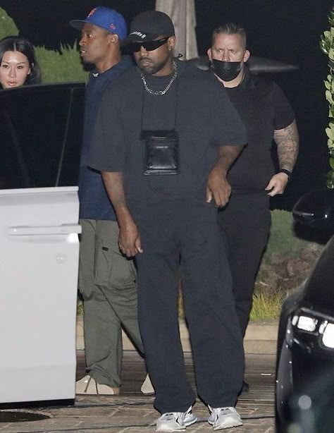 Kanye Black Outfit, Kanye West Fits, Kanye Fits, Kanye Style, Yeezy Outfits, Mister K, Yeezy Balenciaga, Kanye Fashion, Kanye West Outfits